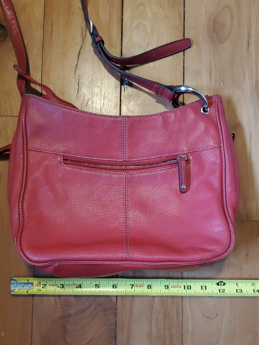 Tignanello Red 100% pebble Leather HOBO Handbag 6 Pocket! Silver Hardware - Picture 3 of 16